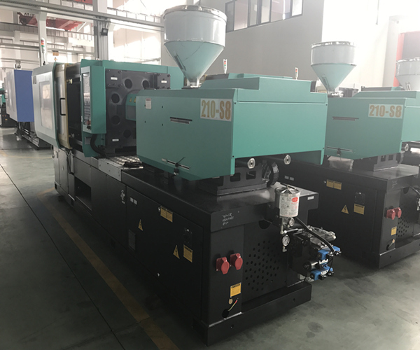 Doppelter Zylinder-energiesparende Spritzen-Maschine 210T - Trichter des Edelstahl-430G