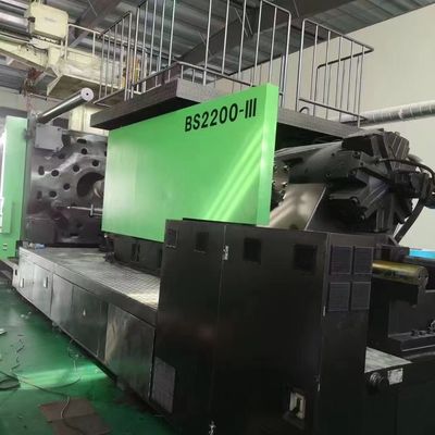 Benutzte Stoßdämpfer-Formteil-Maschinen-Tischplattenplastikspritzen-Maschine des Auto-2200ton